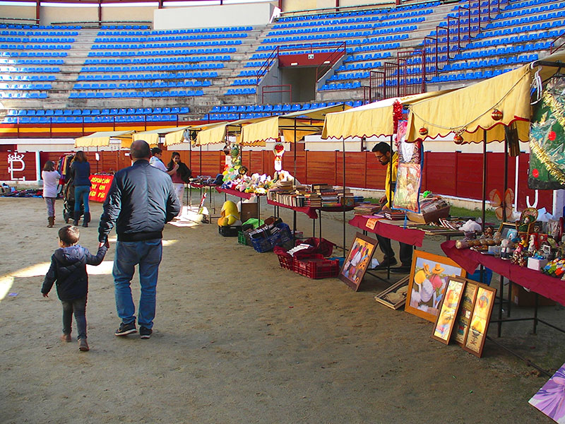Mercadillo Navideño Solidario en la plaza de toros