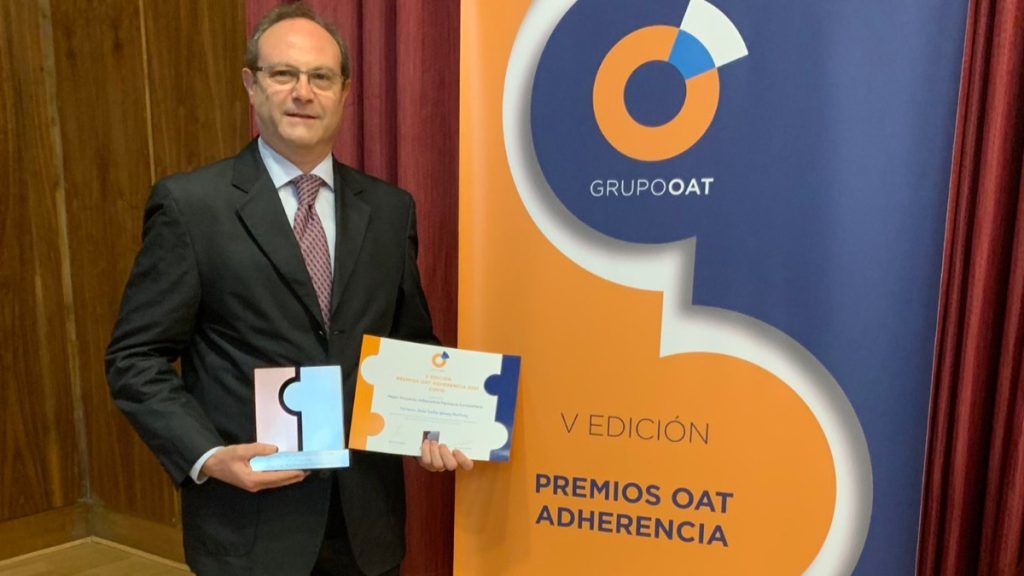 El abaranero Jesús Carlos Gómez Martínez recibe el premio nacional de Adherencia Terapéutica que entrega OAT