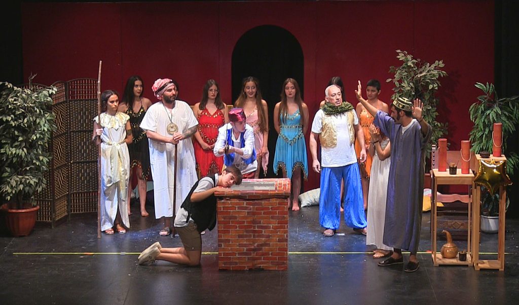 Los alumnos del Taller de Teatro Joven estrenan en el Teatro Cervantes ‘La Piedra Azul’