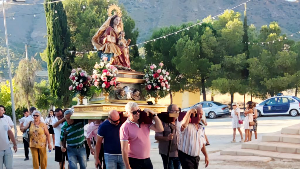 Los vecinos de la Charrara celebraron sus fiestas patronales en honor a la Virgen del Oro