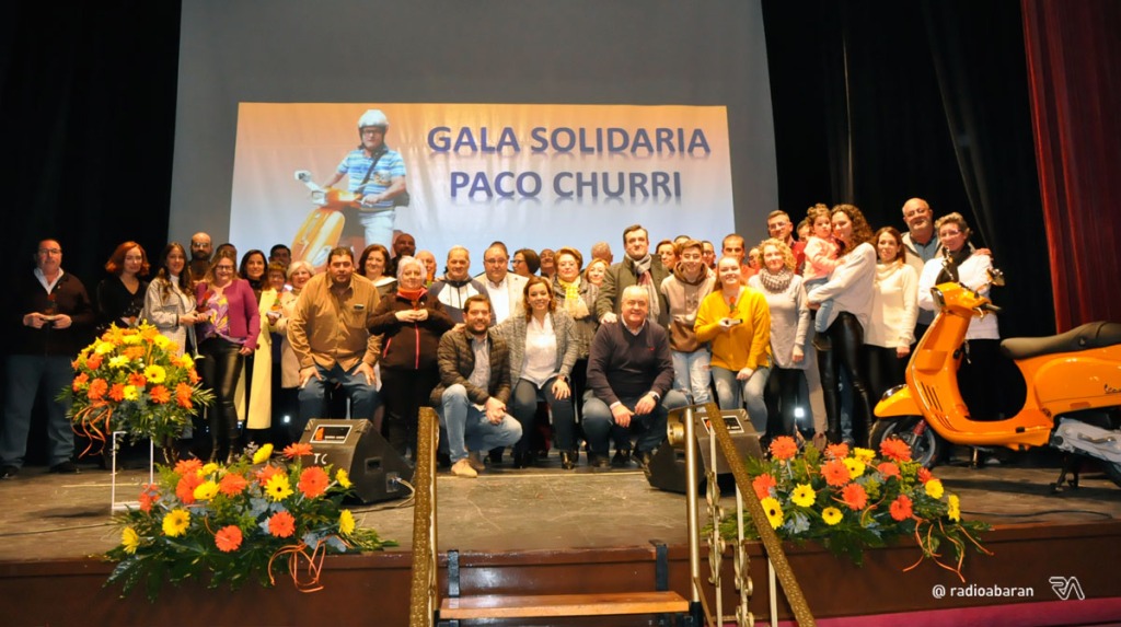 La primera Gala Solidaria de los premios «Paco Churri» reconoce la labor de más de una docena de asociaciones